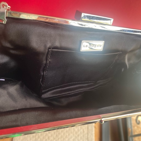 Fun embroidery clutch/shoulder/crossbody to accessorize your special event - Picture 3 of 5